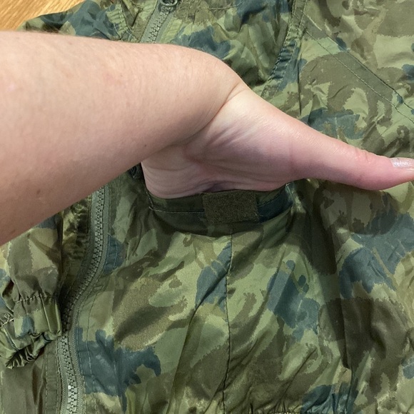 JOE Fresh Baby Camo Full Zip Jacket with Hood  (3-6 Months) Springtime - Picture 4 of 11